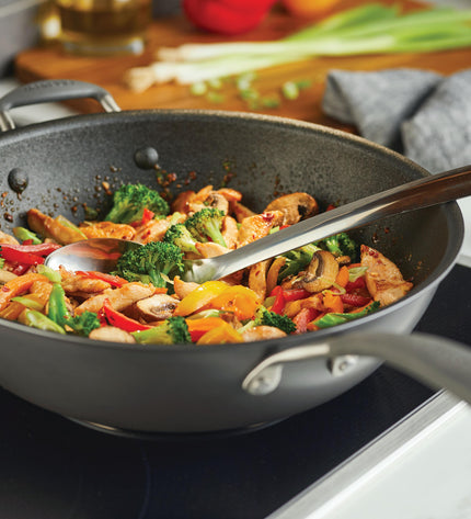 Circulon A1 ScratchDefense Extreme Non-stick Wok met handgreep, 33,6cm