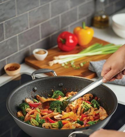 Circulon A1 ScratchDefense Extreme Non-stick Wok met handgreep, 33,6cm